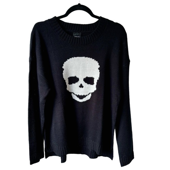 Wallpapher Sweaters - Wallpapher Black and White Crewneck Sweater Skull Design